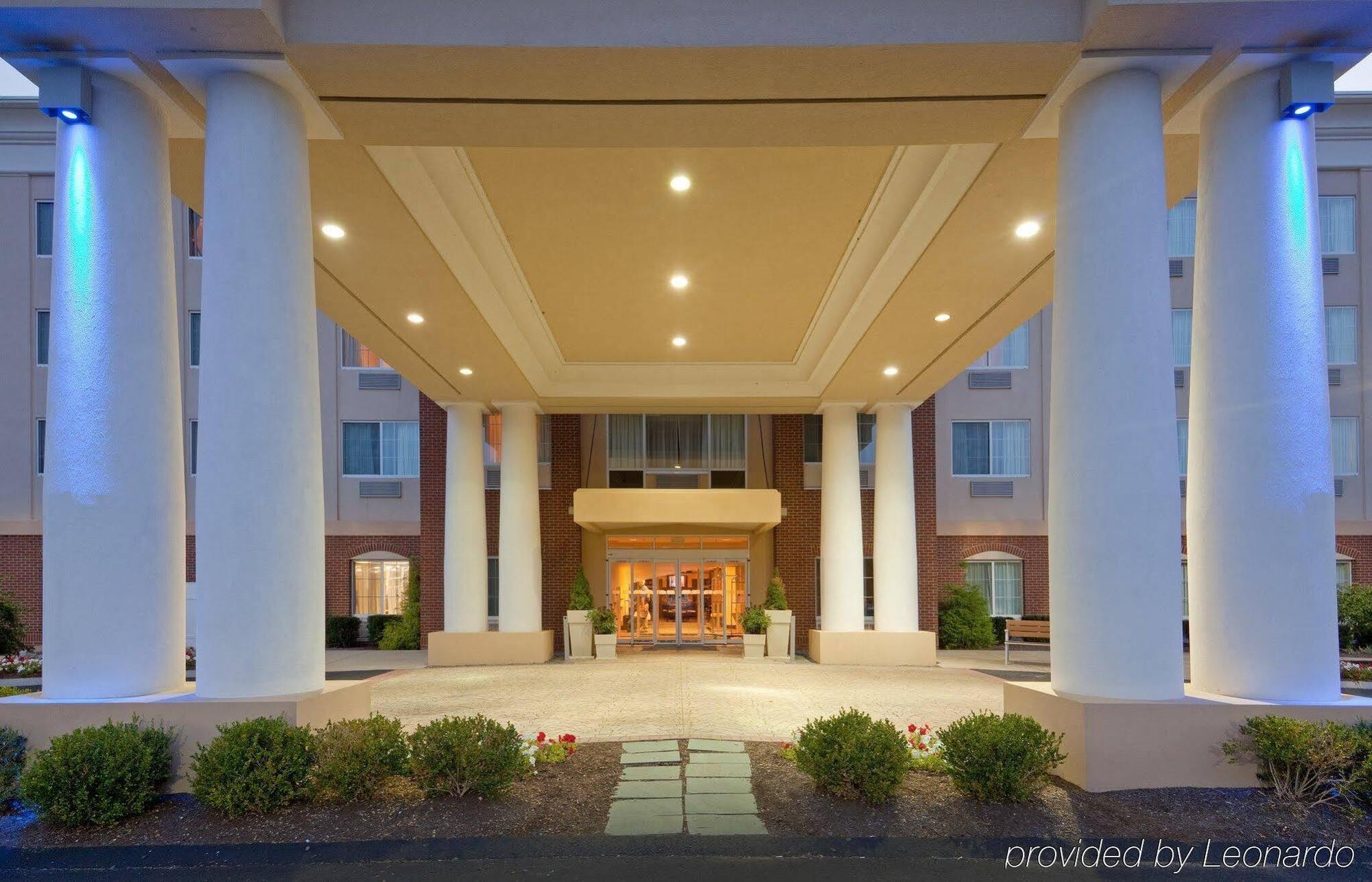 Express & Raynham By Ihg